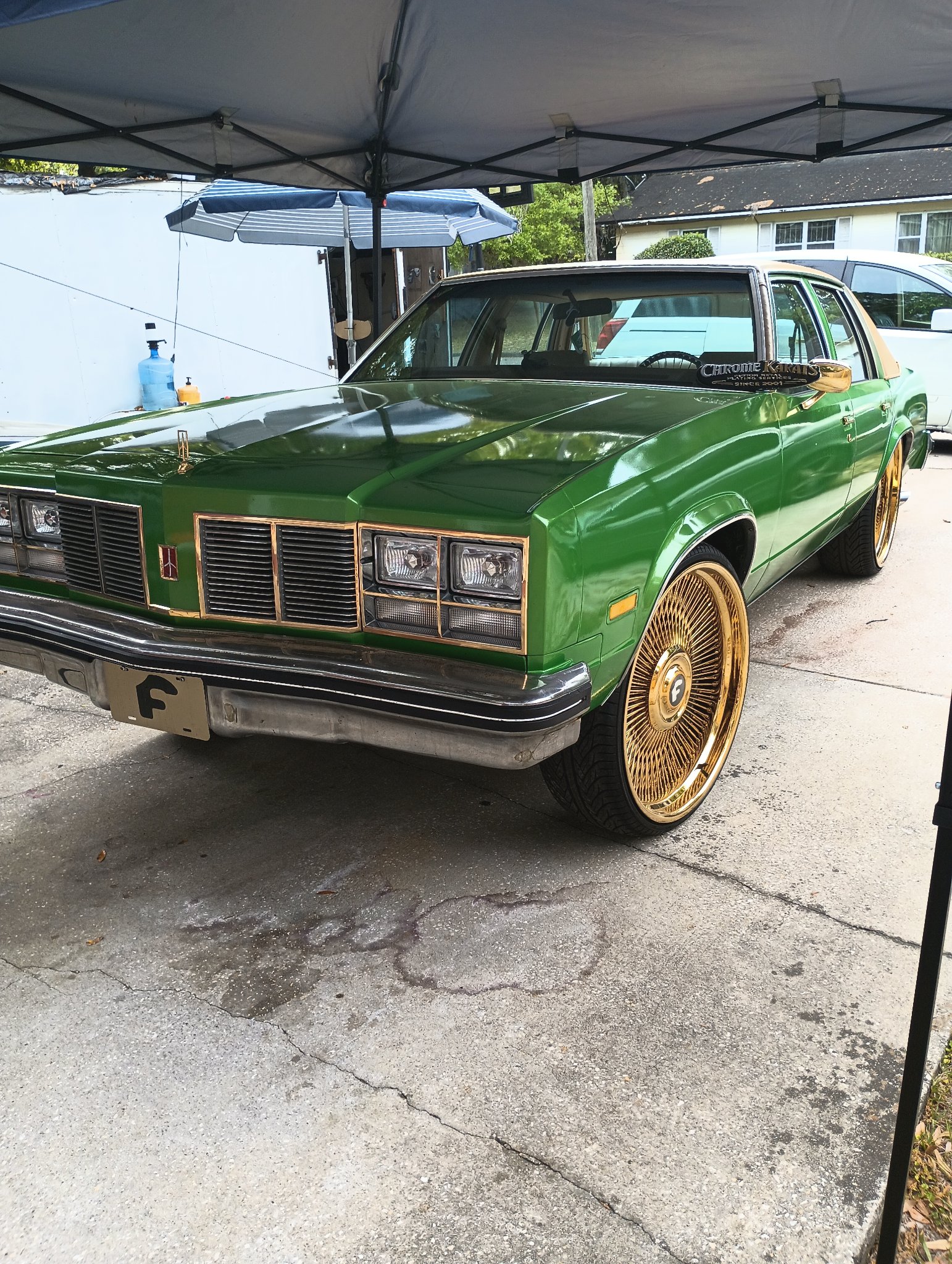 ChromeKarats gold plating work — Green Oldsmobile — Gold Wire Wheels & Grille (Front)
